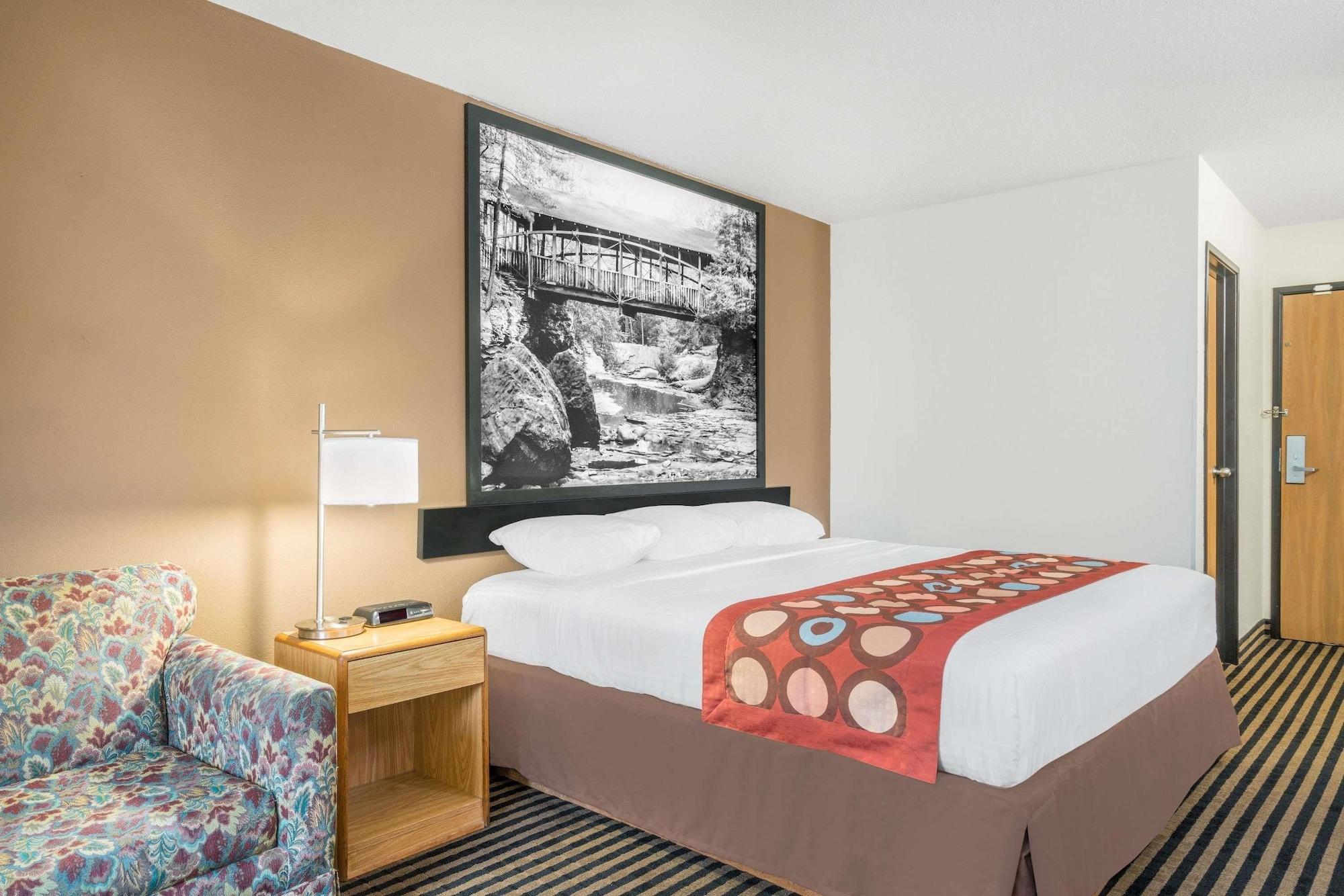 Super 8 By Wyndham Wausau Exterior photo