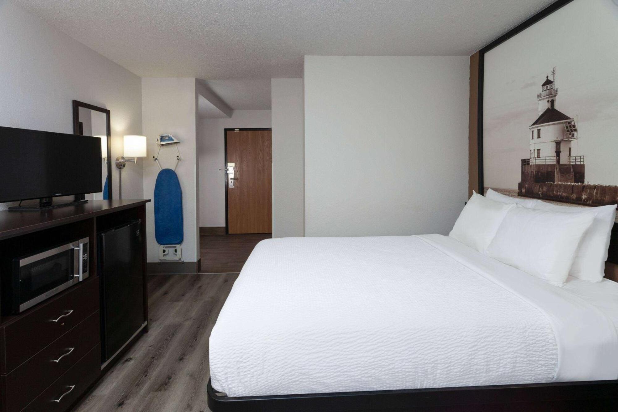 Super 8 By Wyndham Wausau Exterior photo
