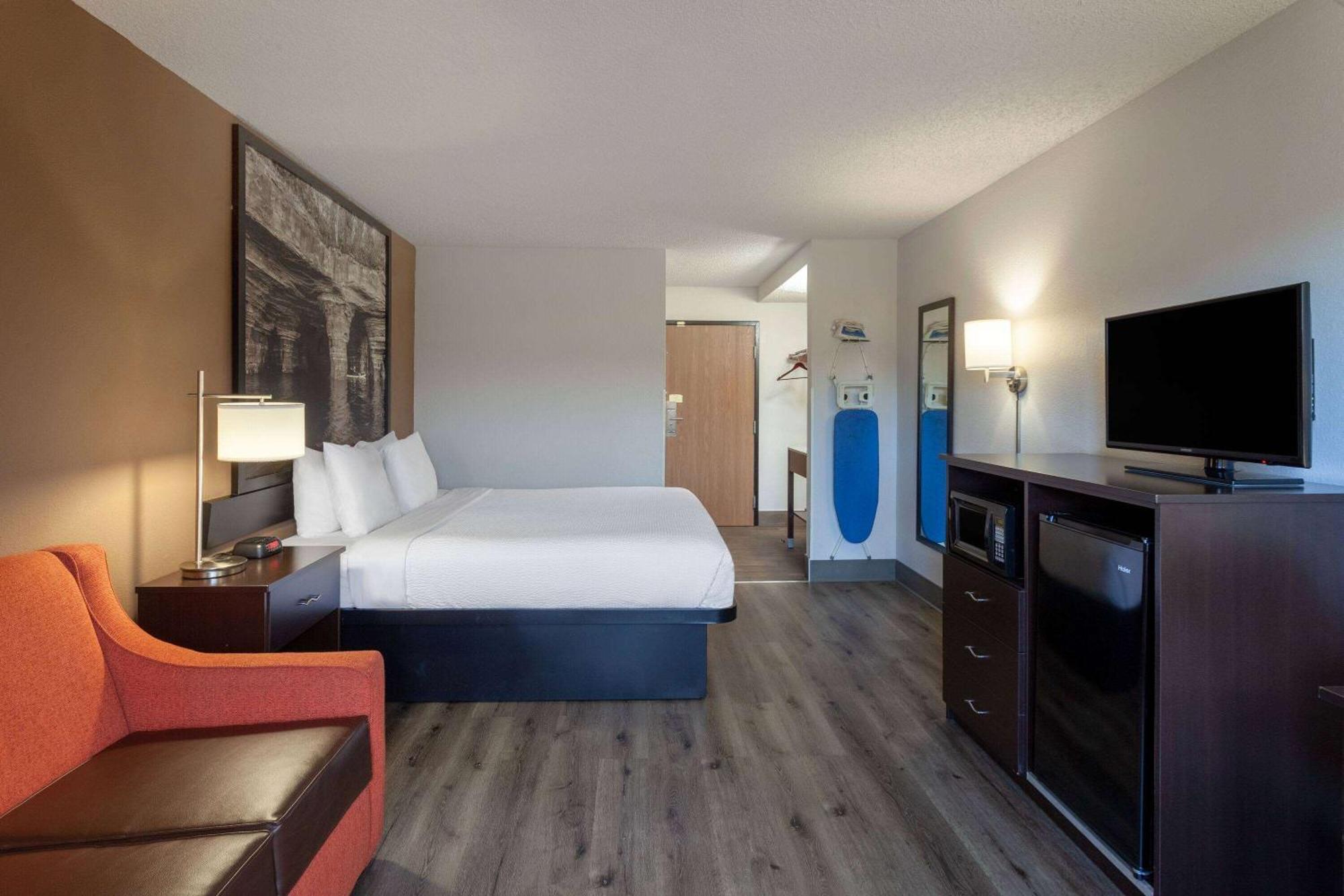 Super 8 By Wyndham Wausau Exterior photo
