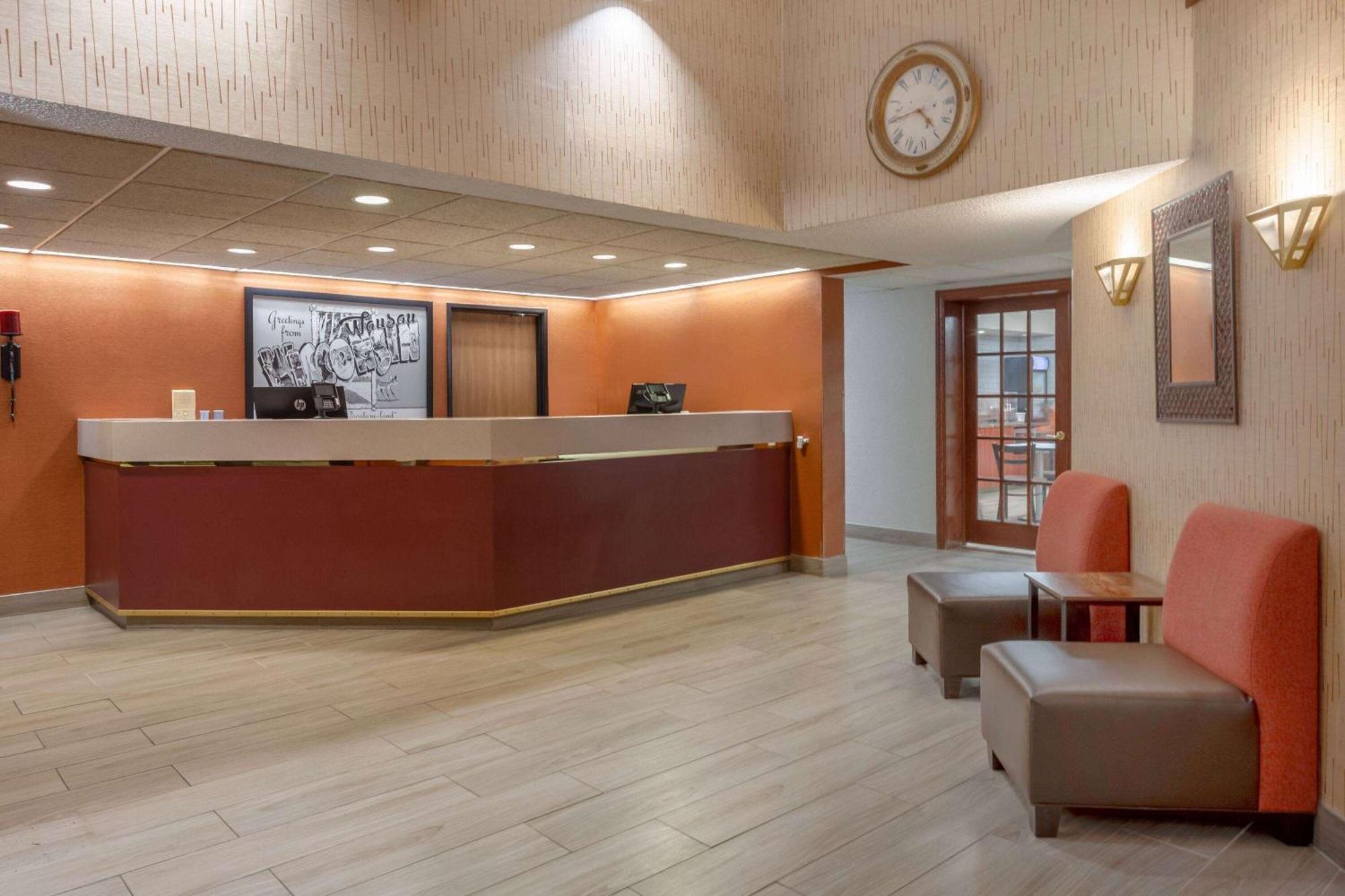 Super 8 By Wyndham Wausau Exterior photo