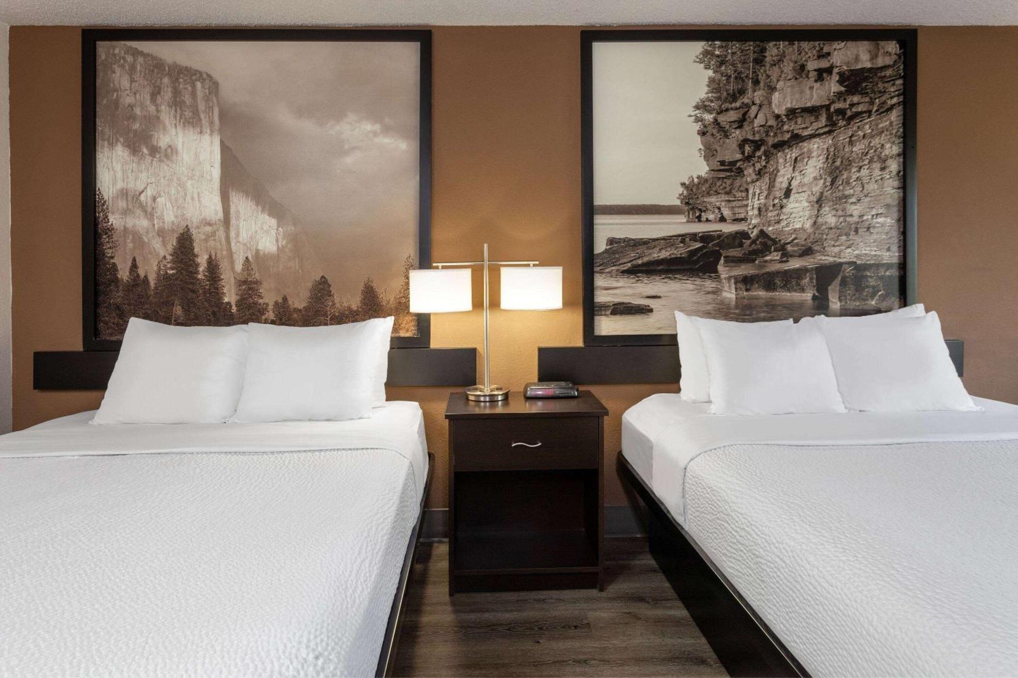 Super 8 By Wyndham Wausau Exterior photo