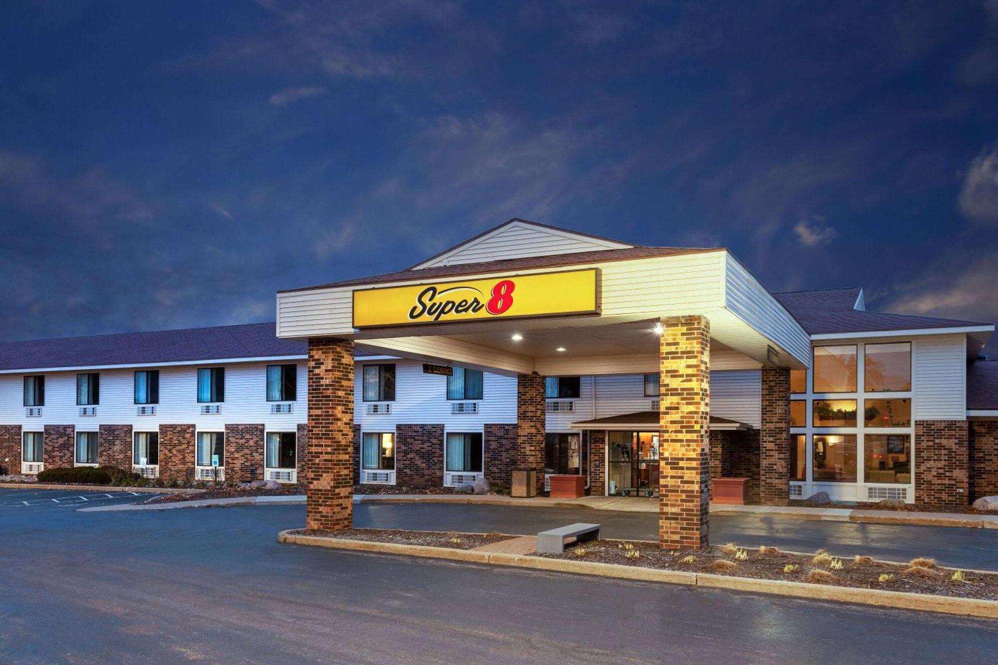 Super 8 By Wyndham Wausau Exterior photo